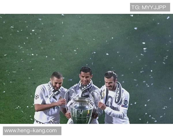 本泽马的传奇之路：从青涩少年到世界足坛巨星的蜕变与荣耀