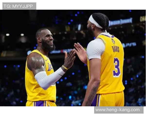 雷霆对决湖人隆多展现绝佳球技引发球迷热议